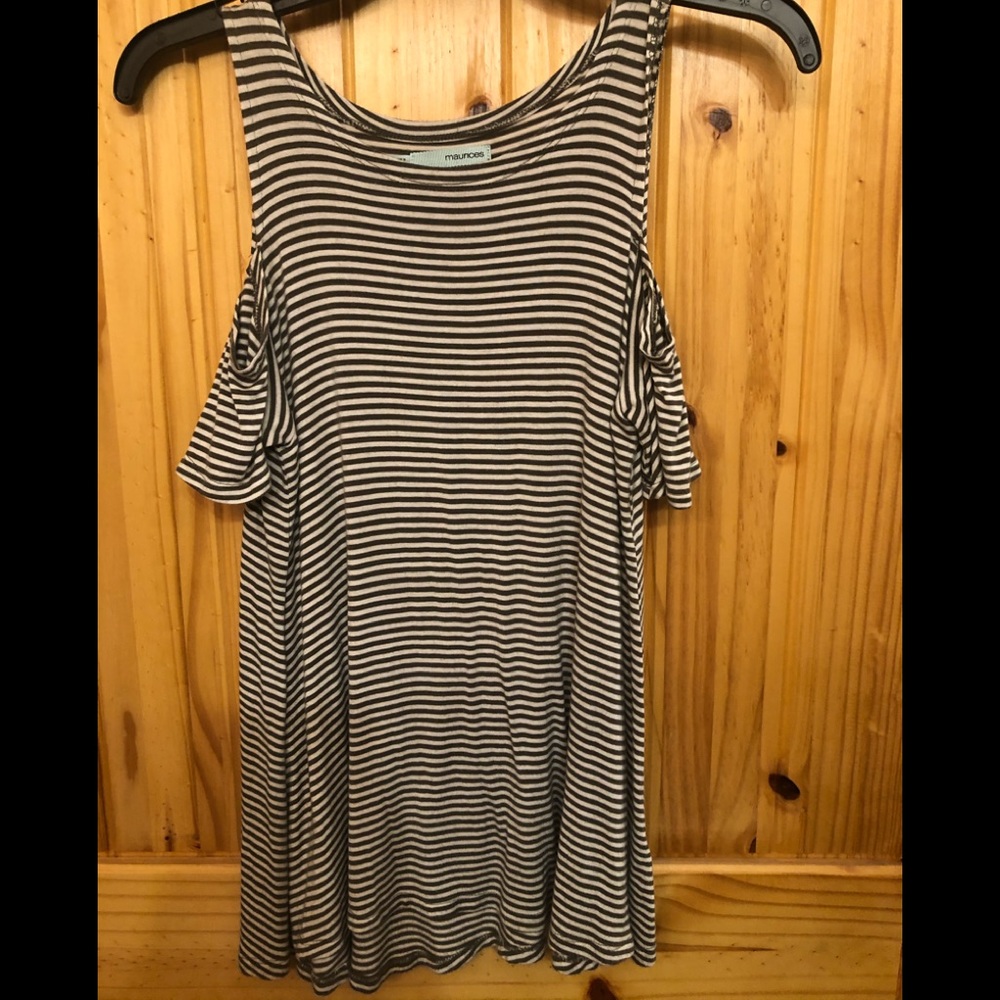 Junior XS short-sleeve cold shoulder top